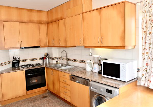Dolphin Rental Apartment Fully Equipped Kitchen