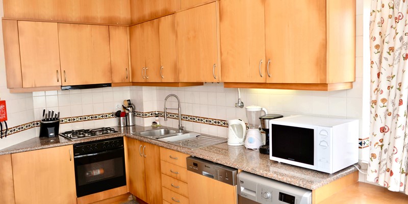 Dolphin Rental Apartment Fully Equipped Kitchen
