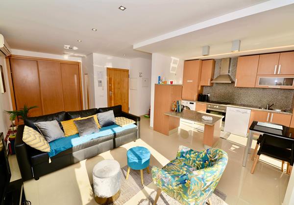 Lounge Space Apartment Silver In The Parque Residence