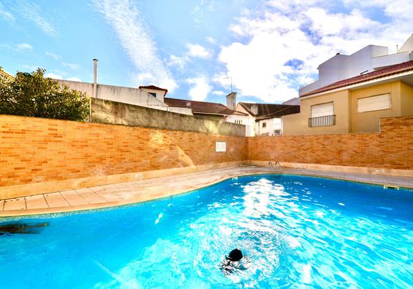 Pool Area Parque Residence
