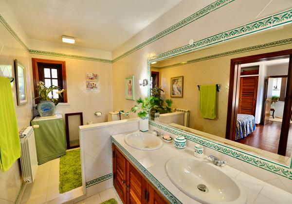 Ensuite Bathroom To Main Bedroom In Villa Isabel De Aragao