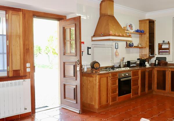 Quinta Da Barreira Backdoor To Kitchen