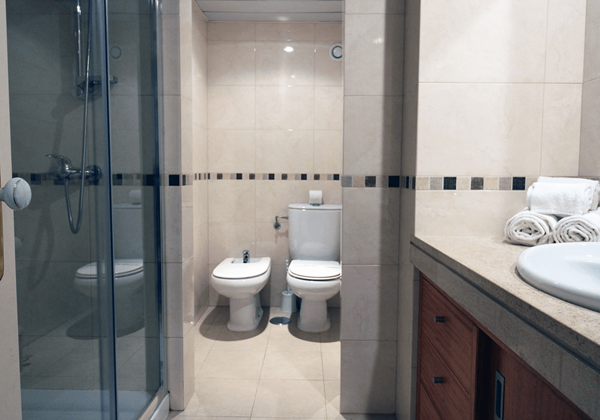 Algarve Vilamoura Holiday Apartment Marina Mar Cascata Bathroom