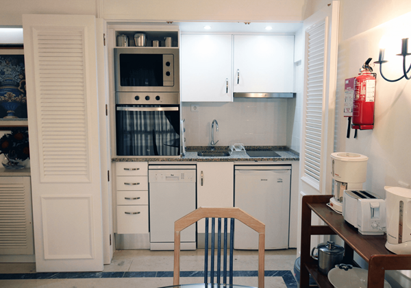 Algarve Vilamoura Holiday Apartment Marina Mar Cascata Kitchenette