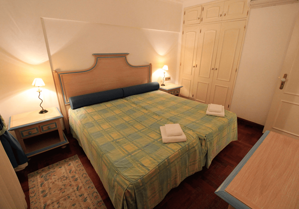 Algarve Vilamoura Holiday Apartment Marina Mar Cascata Twin Bedroom 1