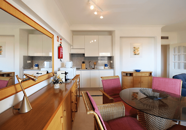 Algarve Vilamoura Holiday Home Marina Mar Luz Dining Table And Kitchenette