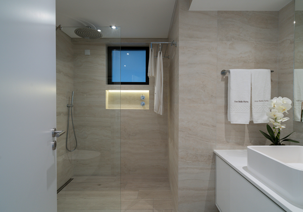 Algarve Vilamoura Luxury Holiday Apartment Marina Mar Bela Vista Bathroom