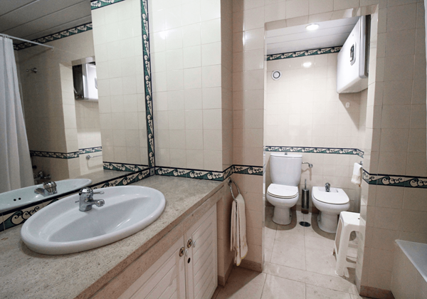 Algarve Vilamoura Marina Mar Holiday Home Navegante Bathroom
