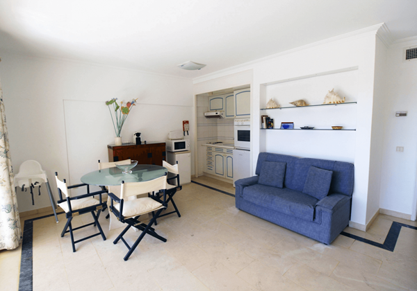 Algarve Vilamoura Marina Mar Holiday Home Navegante Dining And Kitchenette Area