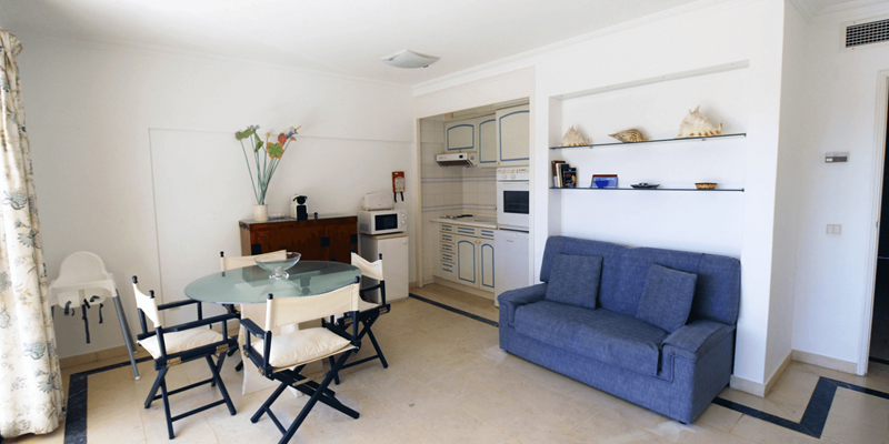 Algarve Vilamoura Marina Mar Holiday Home Navegante Dining And Kitchenette Area