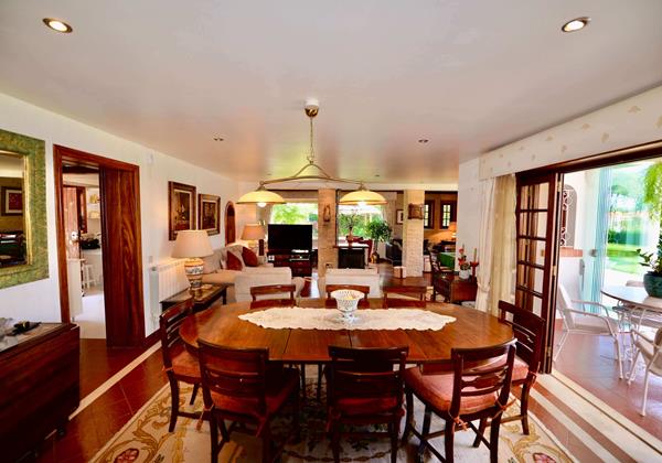 Dining Area In Villa Isabel De Aragao Colares Sintra