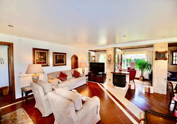 Lounge Area In Villa Isabel De Aragao Colares Sintra