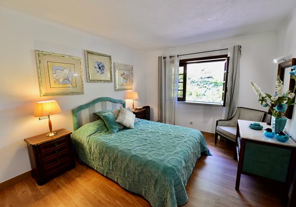 Queen Bedroom In Villa Isabel De Aragao Colares Sintra