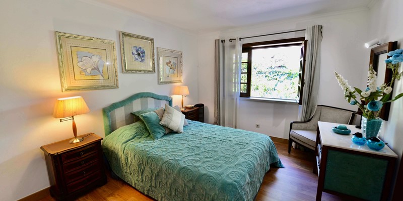 Queen Bedroom In Villa Isabel De Aragao Colares Sintra