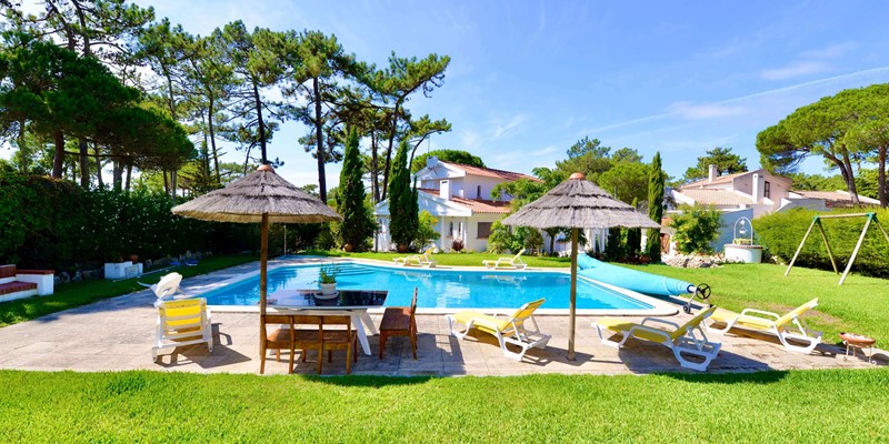 Villa Isabel De Aragao Garden And Pool Area Colares Sintra