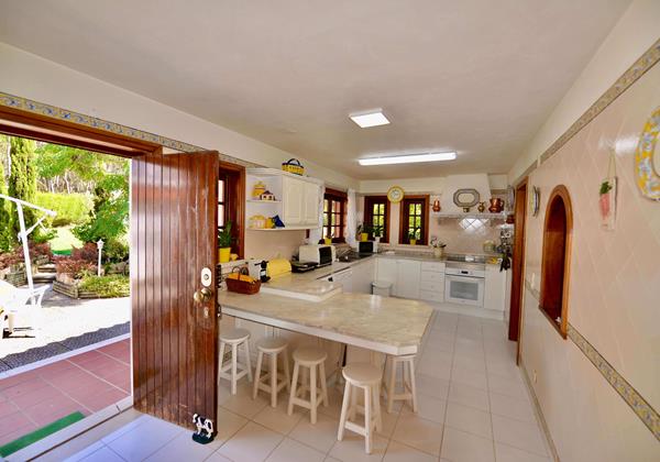 Villa Isabel De Aragao Kitchen Entrance Colares Sintra