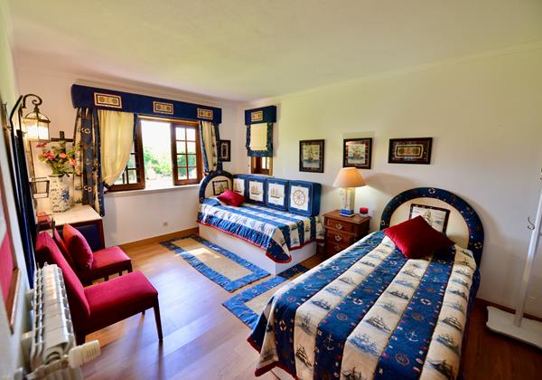 Villa Isabel De Aragao Large Twin Bedroom Colares Sintra