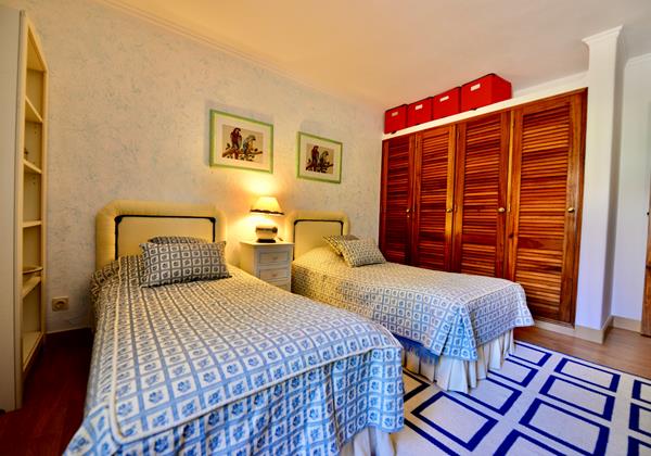 Villa Isabel De Aragao Second Twin Bedroom Colares Sintra