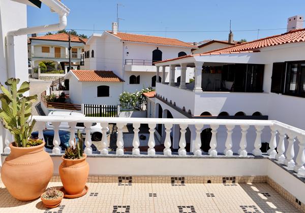Casa De Norte Main Bedroom Balcony Holiday Villa Nazare Portugal