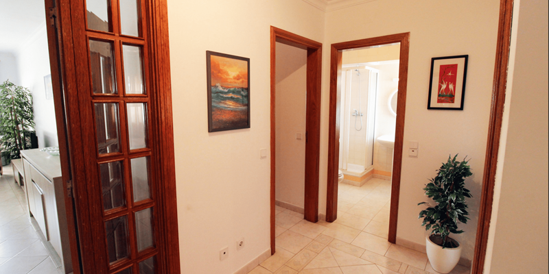 Algarve Vilamoura Holiday Apartment Varandas Do Sol Hallway Min