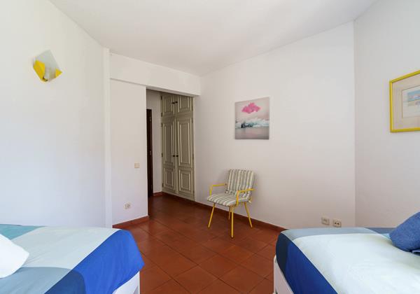 Villa Mianas Twin Bedroom Holiday Rental In Algarve Portugal