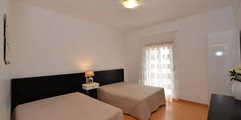 Nazare Holiday Apartment Coastal Haven 1St Floor Twin Bedroom