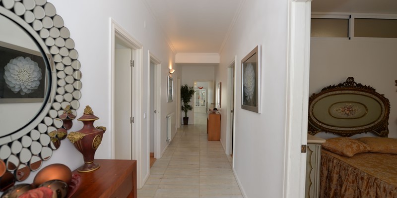 Nazare Pederneira Holiday Apartment Hilltop Oasis 4 Bedroom Apartment Entrance Corridor