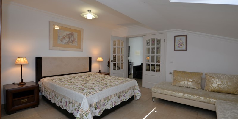 Nazare Pederneira Holiday Apartment Seaview Splendor 2 Bedroom Apartment Double Bedroom En Suite With Queen Bed 2