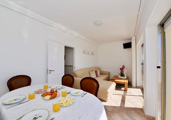Beachfront Holiday Apartment Nazare 3 Bedroom Apartment Dining And Living Area