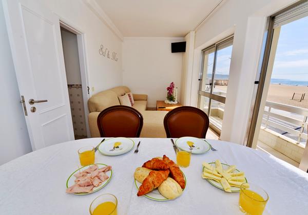 Beachfront Holiday Apartment Nazare 3 Bedroom Apartment Dining Table