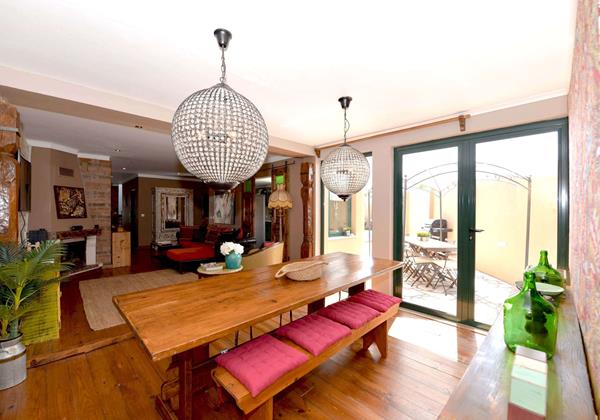 Private Holiday Villa Nazare Casa De Norte Dining And Living Room