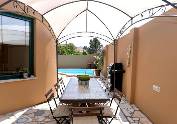Private Holiday Villa Nazare Casa De Norte Outdoor Dining Table 1