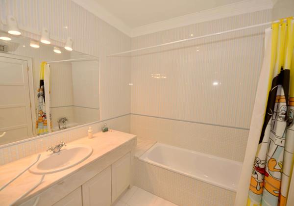 En Suite To Second Bedroom In The Quinta Da Barreira On The Silver Coast Of Portugal