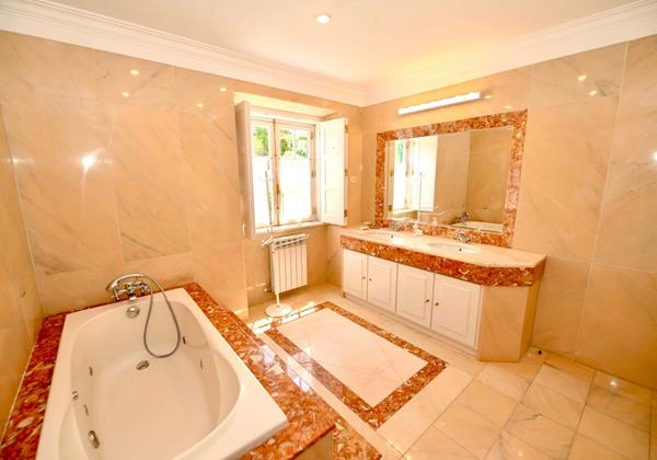 Master Bedroom En Suite Bathroom In The Quinta Da Barreira On The Silver Coast Of Portugal