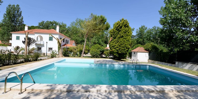 Pool In And Villa In Portugals Silver Coast