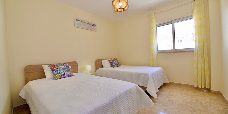 Twin Bedroom In Holiday Rental In Sao Martinho Do Porto