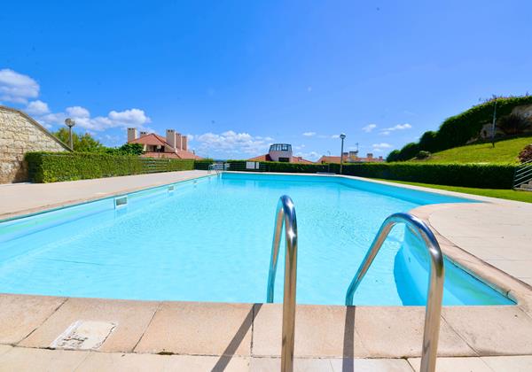 Palmeiras Complex Pool Sao Martinho Do Porto Holiday Rentals