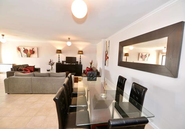 Palm Tree Lounge Dining Area Holiday Rentals Portugal Silver Coast
