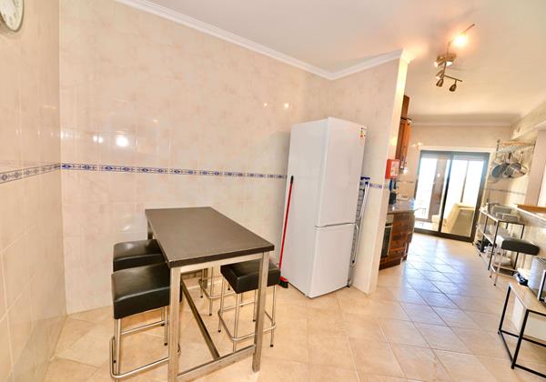 Palm Tree Kitchen Dining Area Holiday Rentals Sao Martinho Do Porto