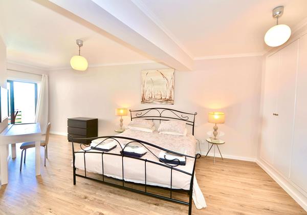 Palm Tree King Bedroom 2 Sao Martinho Do Porto Holiday Rentals