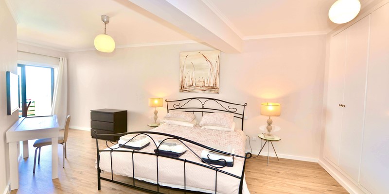 Palm Tree King Bedroom 2 Sao Martinho Do Porto Holiday Rentals