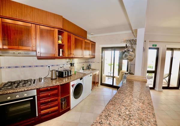 Large Kitchen Palm Tree Apartment Sao Martinho Do Porto