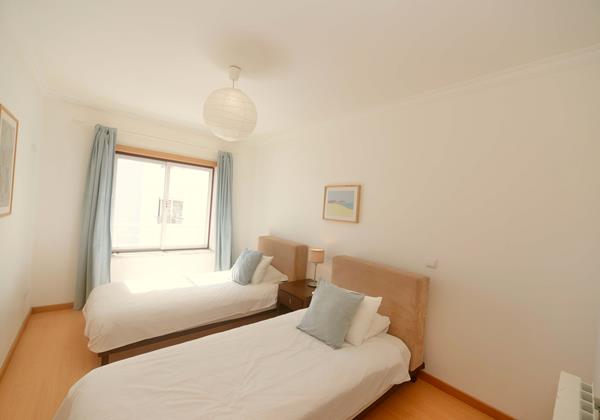 Twin Beds 2 Apartment Tide Holiday Rentals Nazare Portugal