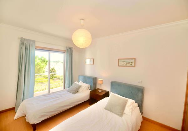 Twin Beds 1 Apartment Tide Holiday Homes Nazare Silver Coast Portugal