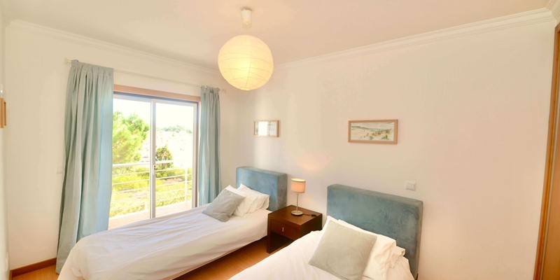 Twin Beds 1 Apartment Tide Holiday Homes Nazare Silver Coast Portugal