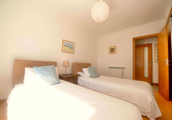 Twin Bedroom 2 Apartment Tide Holiday Rentals Nazare Portugal