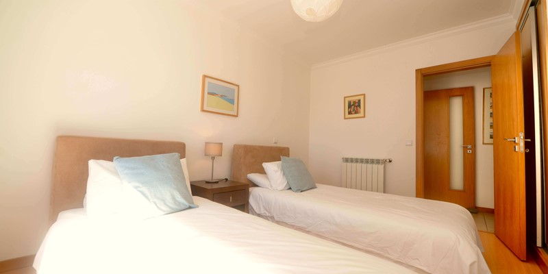 Twin Bedroom 2 Apartment Tide Holiday Rentals Nazare Portugal