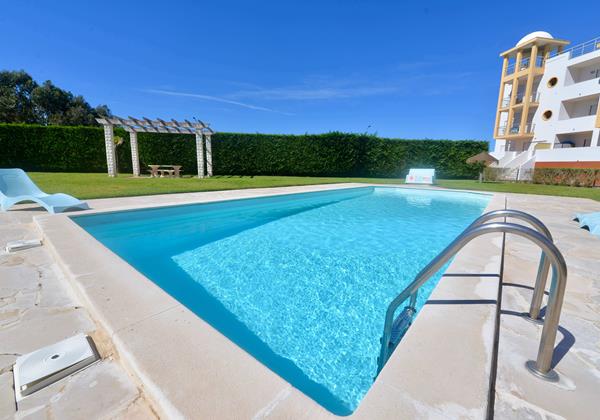 Complex Pool Of Apartment Tide Holiday Rentals Nazare Portugal