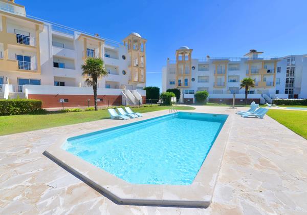 Communal Pool Of Apartment Tide Holiday Rentals Nazare Portugal