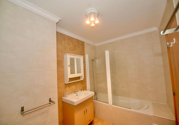 Bathroom Apartment Tide Holiday Rentals Nazare Portugal